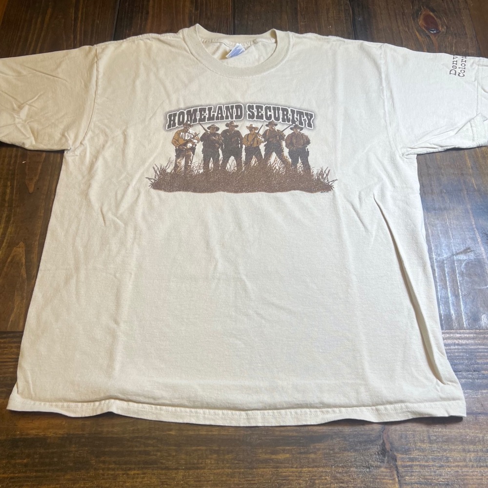 Gildan Homeland Security Cowboy Graphic T-Shirt Mens XL Tan Denver‎ Colorado